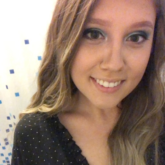 Meet your Posher, Colleen - Picture 1 of 1